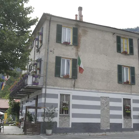 לינה וארוחת בוקר Jolly 3*